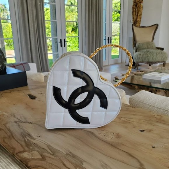 CHANEL Handbags - Chanel Vintage Heart Bag 1990's